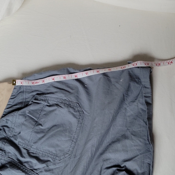 Maternity cargo shorts - Picture 4 of 5